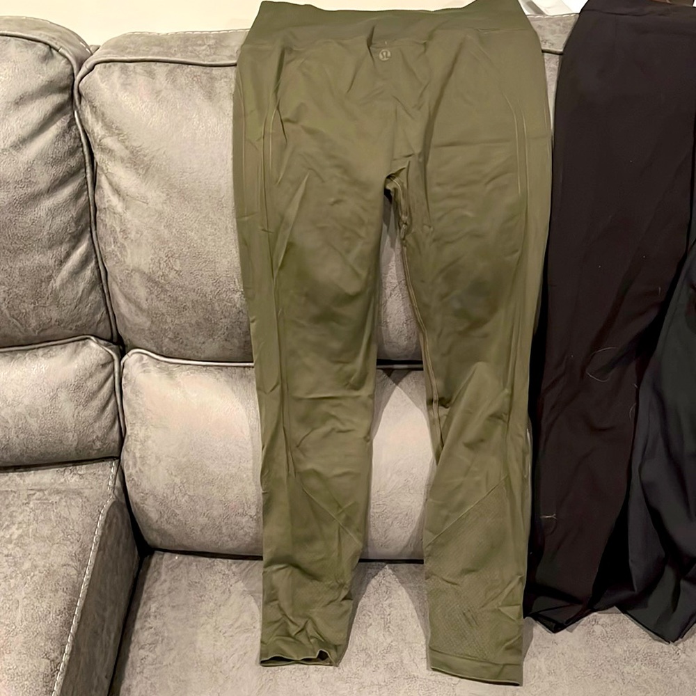 Lulu lemon 7/8 leggings; exercise material; never worn
